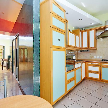 אודסה Apartment Deribasovskaya With Jacuzzi מראה חיצוני תמונה